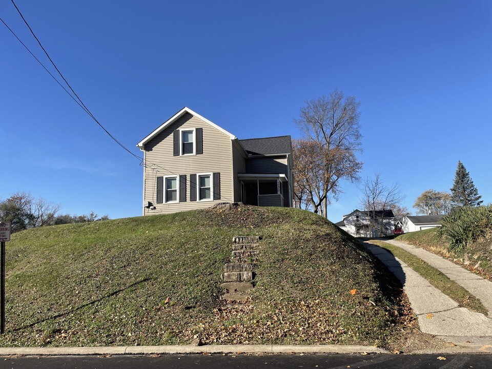 230 Sturges Ave in Mansfield, OH - Foto de edificio