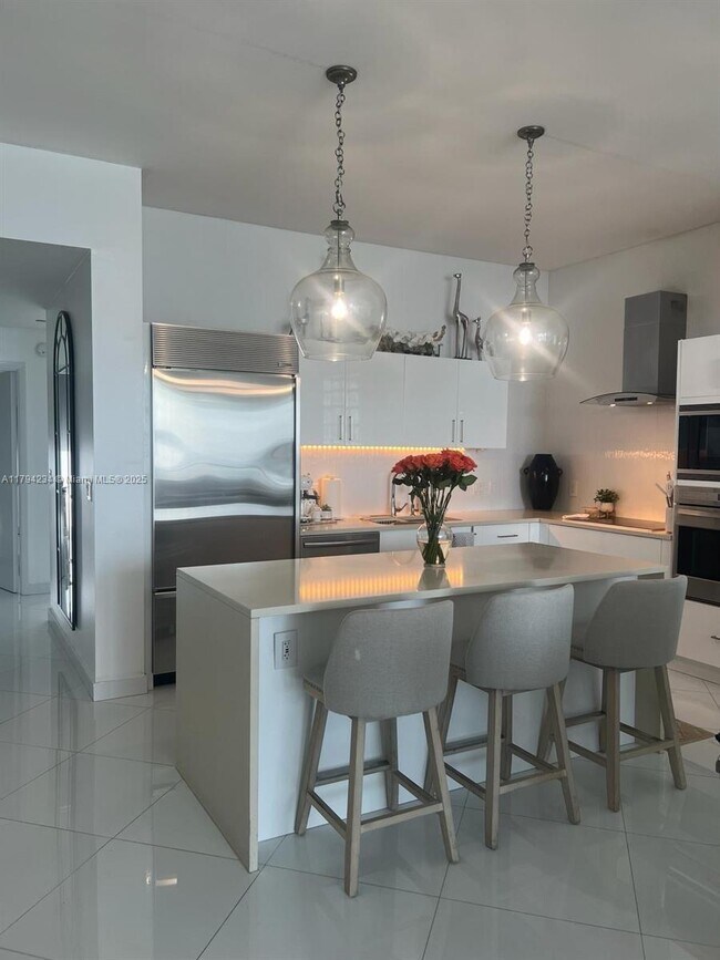 2020 N Bayshore Dr, Unit 3703 in Miami, FL - Building Photo - Building Photo