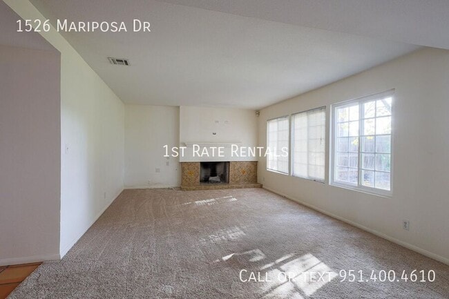 1526 Mariposa Dr in Corona, CA - Building Photo - Building Photo
