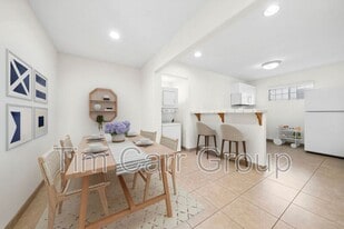 221 Cabrillo St in Costa Mesa, CA - Building Photo