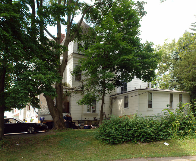 1920 James St in Syracuse, NY - Foto de edificio - Building Photo