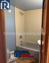 216 E Ave B in Jerome, ID - Foto de edificio - Building Photo