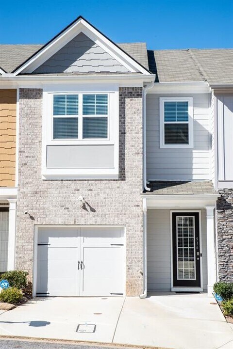 916 Belfry Terrace in Fairburn, GA - Building Photo