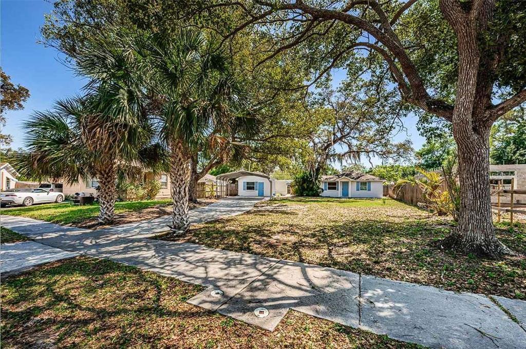 1233 Sedeeva Cir S in Clearwater, FL - Building Photo