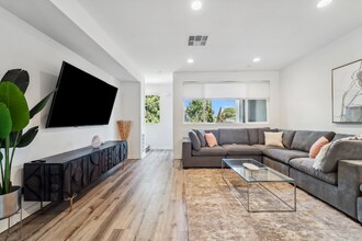 13225 W Lumina Way in Los Angeles, CA - Building Photo - Building Photo
