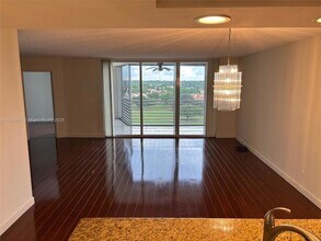 3507 Oaks Way, Unit 805 in Pompano Beach, FL - Building Photo - Building Photo