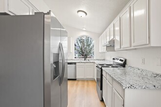 3066 SW Corbeth Ln in Troutdale, OR - Building Photo - Building Photo