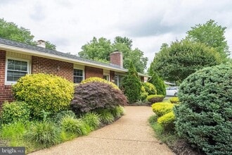 5008 Treetop Ln in Alexandria, VA - Building Photo - Building Photo