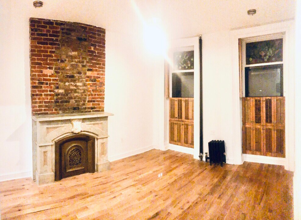 366 Halsey St in Brooklyn, NY - Building Photo