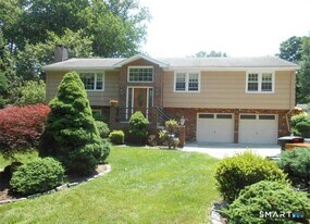 131 Old Elm Rd in Fairfield, CT - Building Photo