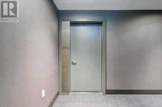 8 Cumberland St in Toronto, ON - Building Photo - Building Photo