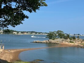 5 Turtle Bay Dr in Branford, CT - Building Photo