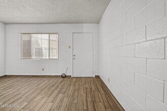 4006 Laredo Ave in El Paso, TX - Building Photo - Building Photo