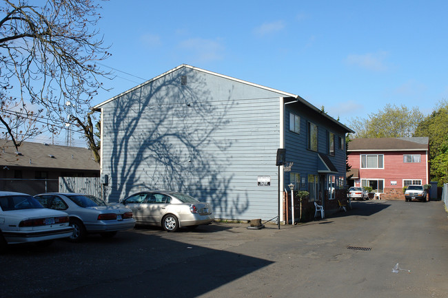 Central Plaza Apartments in Portland, OR - Building Photo - Building Photo