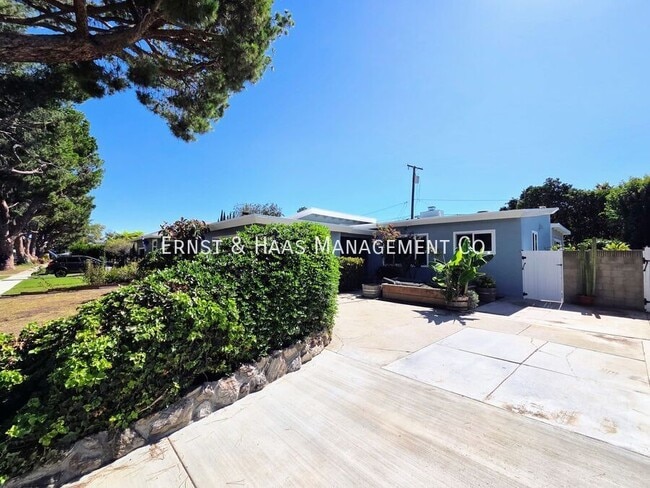 6136 E Keynote St in Long Beach, CA - Building Photo - Building Photo