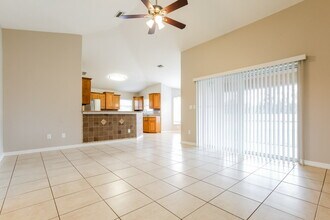 4995 Hurley Ave in North Port, FL - Foto de edificio - Building Photo