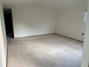 1316 Bluegrass St SE in Salem, OR - Building Photo - Building Photo