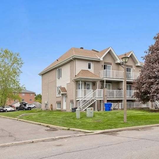 property at 575 De Sainte-Maxime Rue