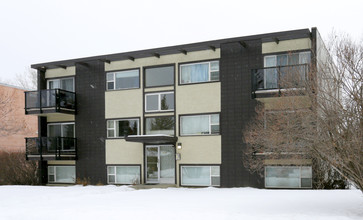 2730 40th St SW in Calgary, AB - Building Photo - Building Photo