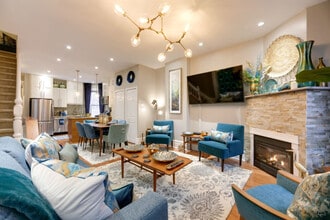 235 Markham St, Unit SI ID1403798P in Toronto, ON - Building Photo - Building Photo