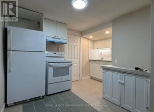 143 Echo Dr in Ottawa, ON - Building Photo - Building Photo