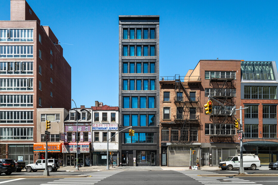 210 Bowery in New York, NY - Building Photo