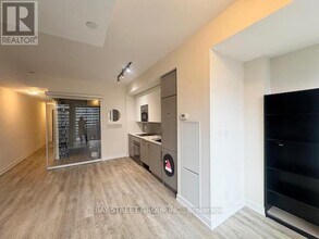 17 Dundonald St in Toronto, ON - Building Photo - Building Photo