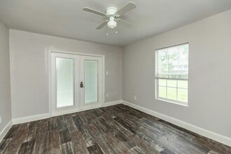 3035 W Lucas Dr in Beaumont, TX - Building Photo - Building Photo