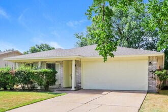 15411 Empanada Dr in Houston, TX - Foto de edificio - Building Photo