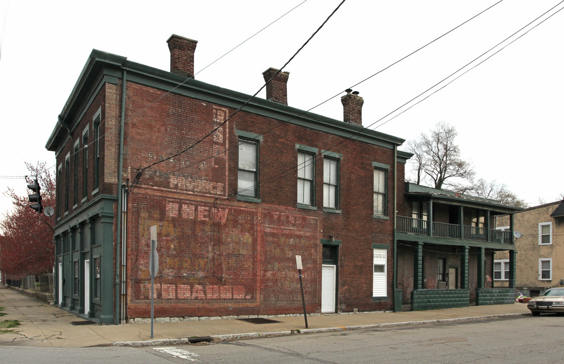 1325 S Preston St in Louisville, KY - Foto de edificio