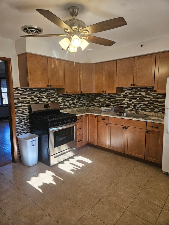 4741 Keeney St, Unit 4741 keeney 2 west in Skokie, IL - Foto de edificio - Building Photo