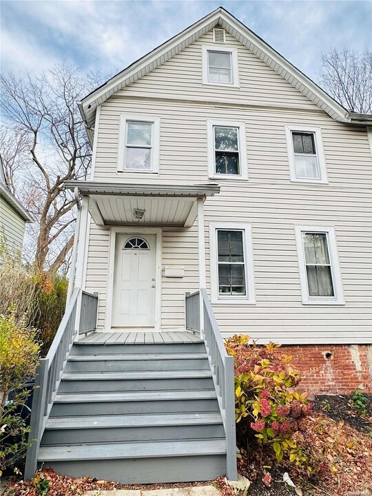 10 Maple Ave in Sea Cliff, NY - Foto de edificio