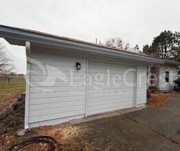 Renovated 3 Bedroom 2.5 Bath Country Home with Mountain Views & Wrap Around Porch!! in Hermiston, OR - Building Photo - Building Photo