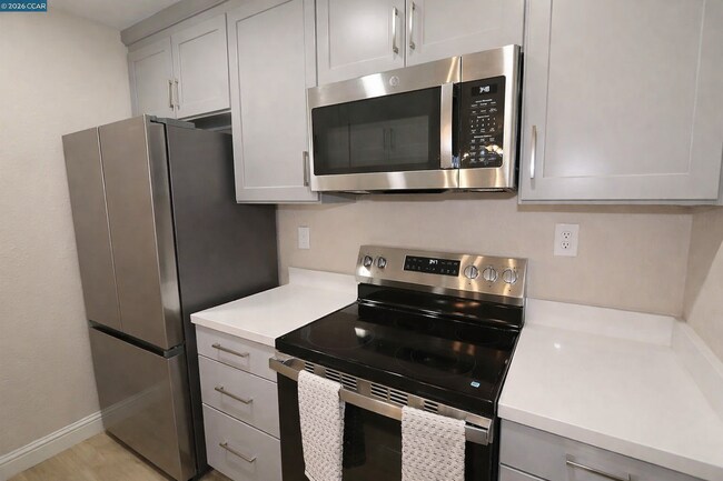 2208 Peppertree Way, Unit 3 in Antioch, CA - Building Photo - Building Photo