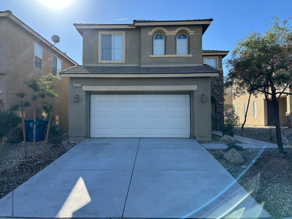 4939 Pale Buffalo Rd in Las Vegas, NV - Building Photo