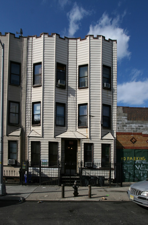 289 Bleecker St in Brooklyn, NY - Building Photo