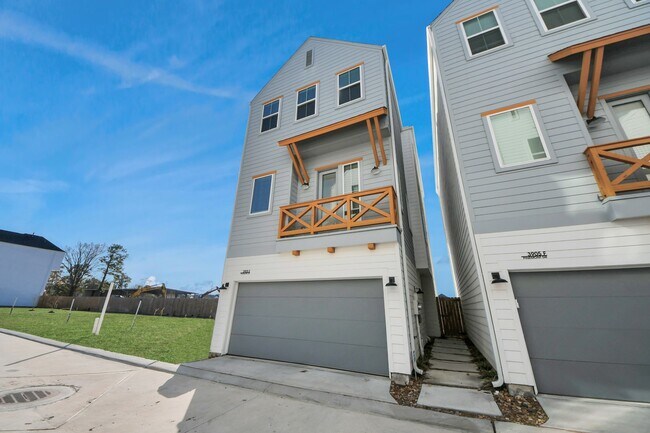 3905 B Pinemont Dr in Houston, TX - Building Photo - Building Photo