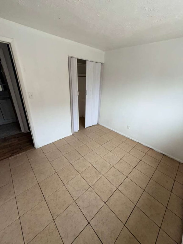 14815 Euclid Ave in East Cleveland, OH - Foto de edificio - Building Photo