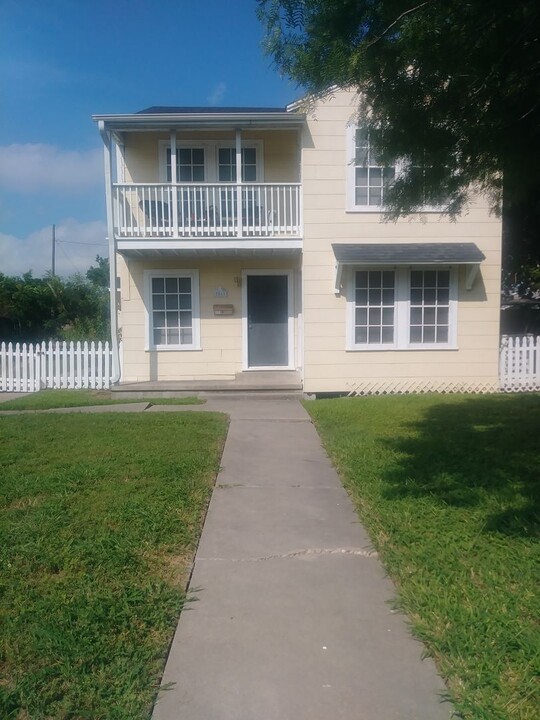 2861 Austin St in Corpus Christi, TX - Building Photo