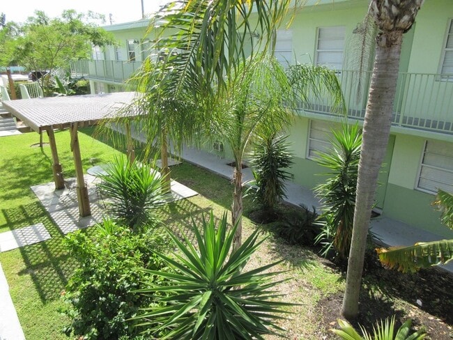 1122 N H St, Unit 16 in Lake Worth Beach, FL - Building Photo - Building Photo