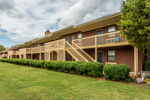 Summer Courtyard Apartments