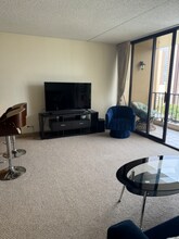 411 Hobron Ln in Honolulu, HI - Building Photo - Building Photo