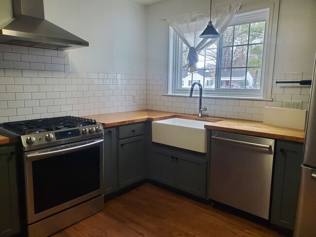 3212 Alabama Ave in Durham, NC - Foto de edificio - Building Photo