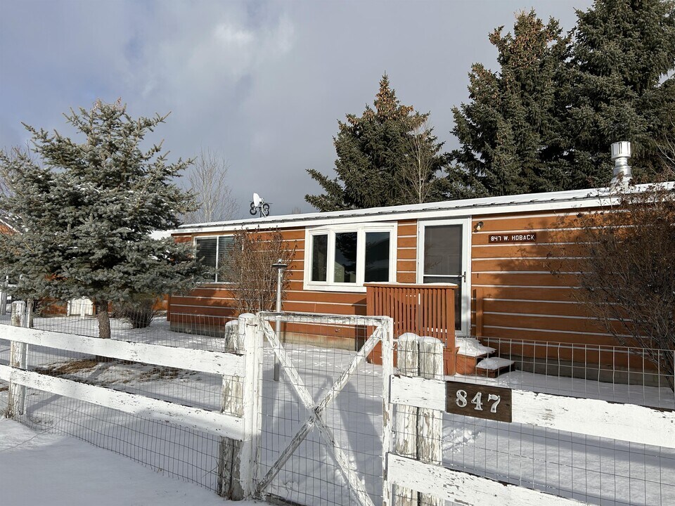 847 Hoback St in Pinedale, WY - Building Photo