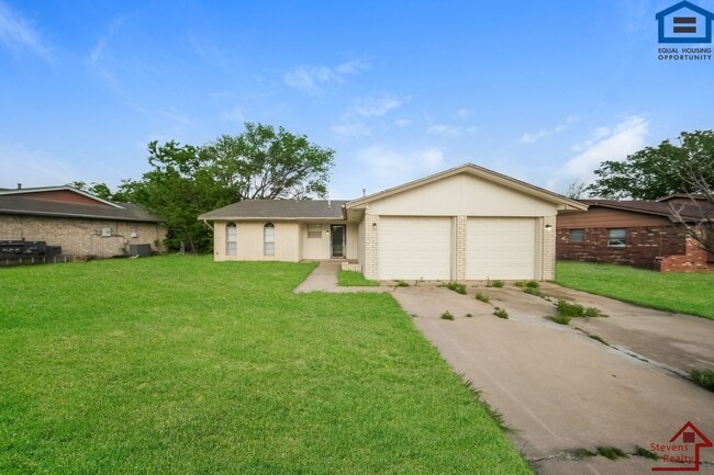 property at 119 SE Surrey Ln