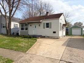 705 Cullom St in Normal, IL - Building Photo