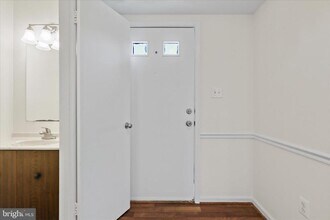 1041 Brixton Ct in Sterling, VA - Building Photo - Building Photo