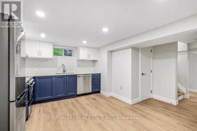 116 Manor Rd E in Toronto, ON - Building Photo - Building Photo