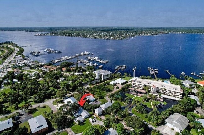 514 NW Stuart Ave in Stuart, FL - Building Photo - Building Photo