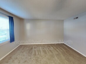 5725 Bramblegate Rd in Greensboro, NC - Foto de edificio - Building Photo